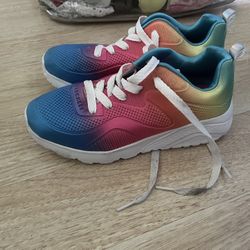 Girl tennis shoes