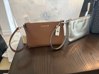 Michael kors wristlet