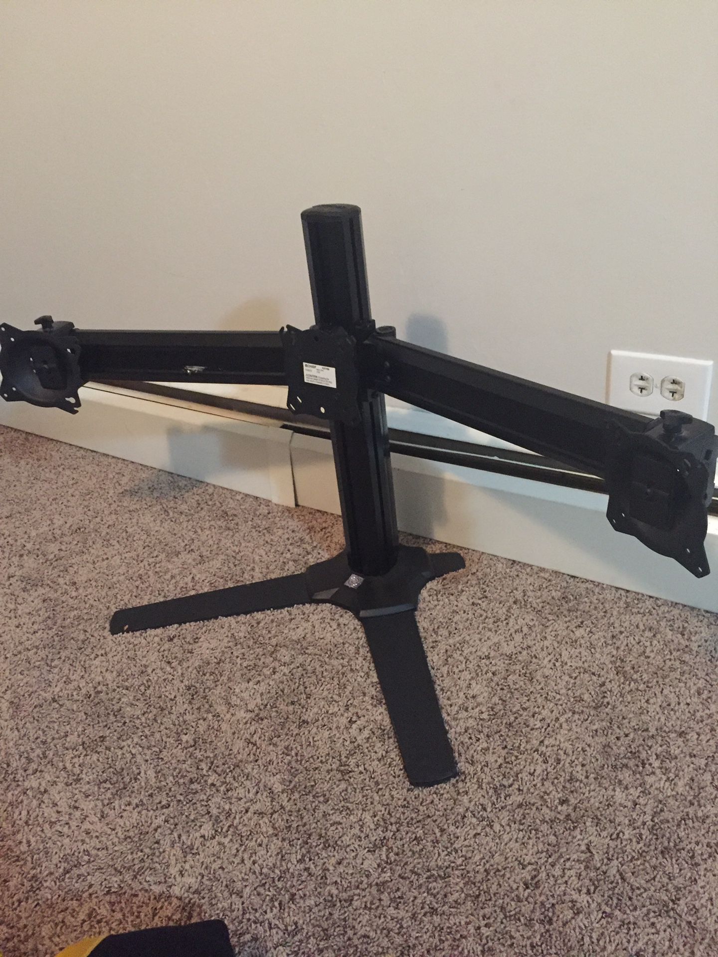 Chief adjustable 3 Monitor Stand