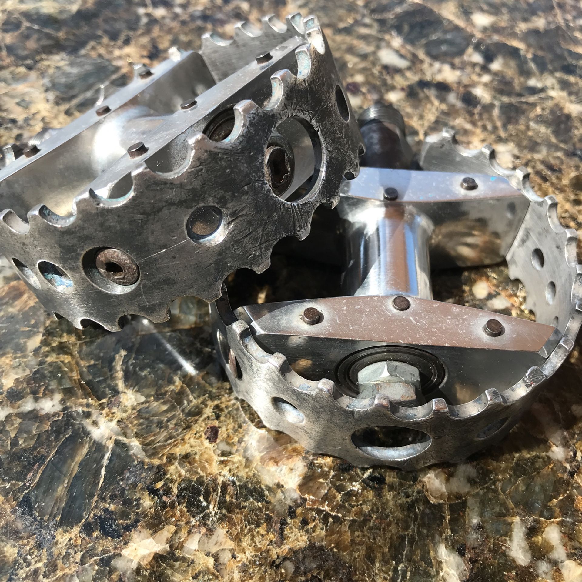 Vintage BMX Mini Bear Claw Pedals , 9/16 ,Bear Trap , Hutch , Bullseye , Crupi , Basset , Primo , Don’t Know ? , Pit Bike , 1st Gen? , Whittier CA