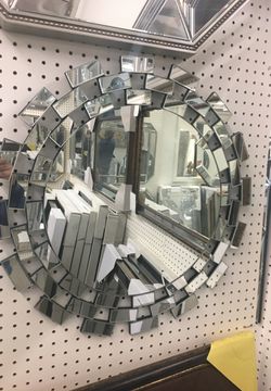 Elegant wall mirror 28x28. Brand new
