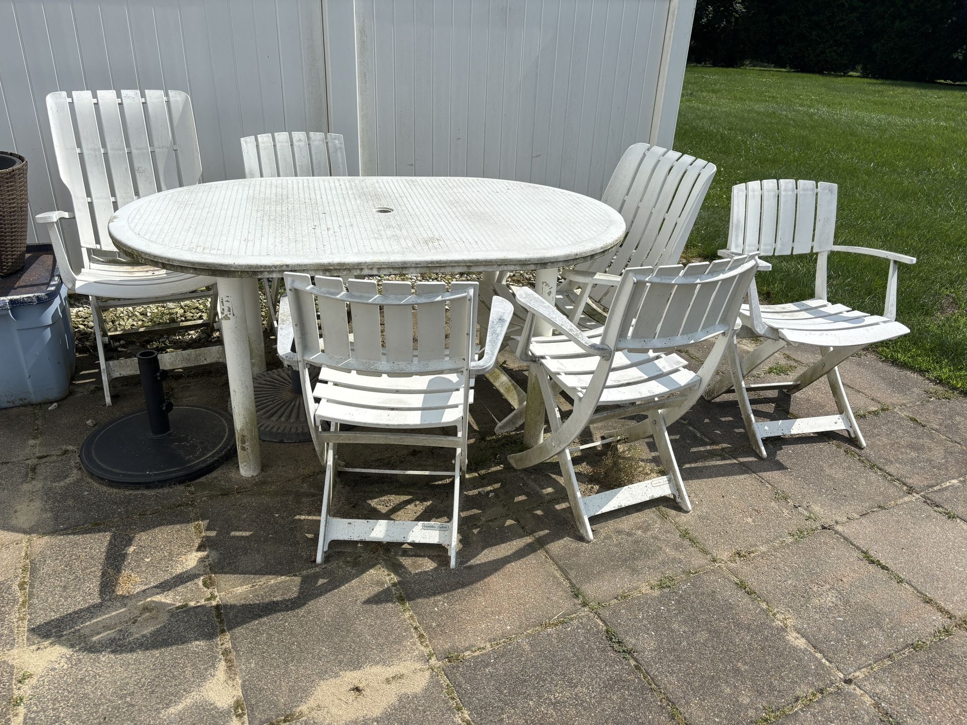 Free Grosfillex patio Set