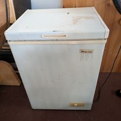 4.5 cubic feet deep freezer