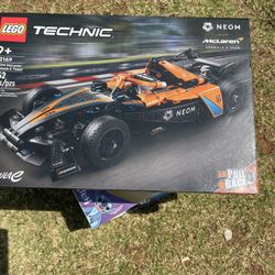 Lego Technic NEOM McLaren Formula E Team