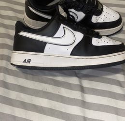 white and black nike air forces