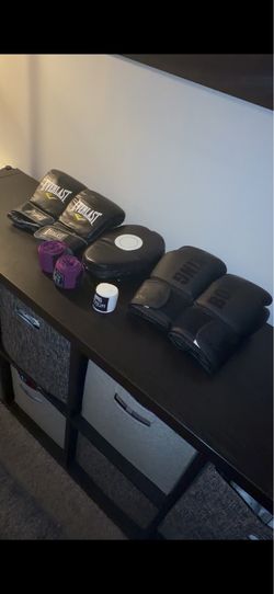 Boxing gloves