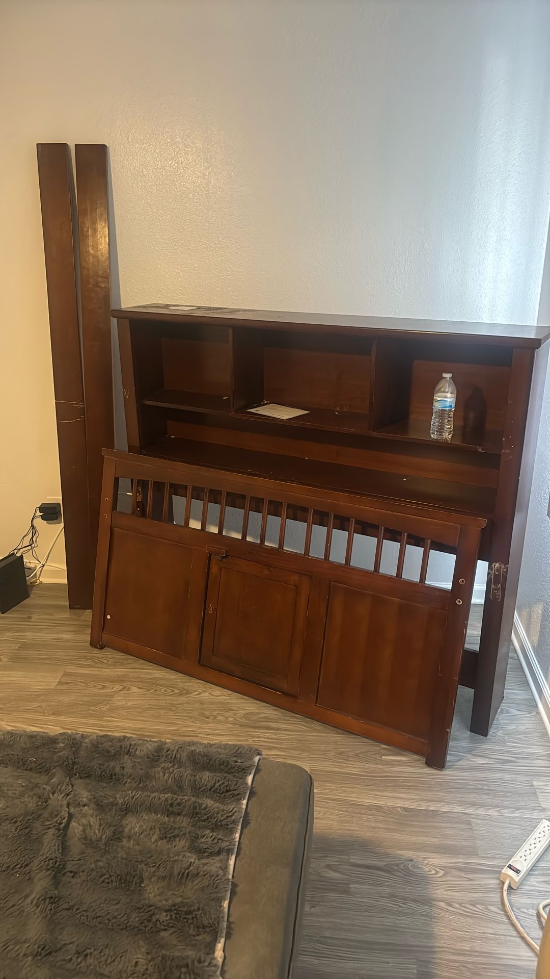 Full Size Bed w/ Headboard