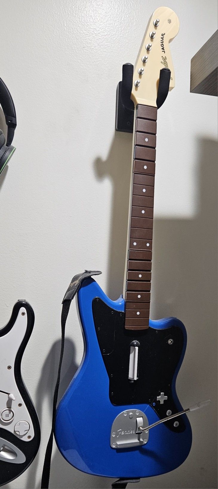 wireless Fender Jaguar guitar
