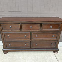 Beautiful Dark Wood Dresser With 7 Drawers 