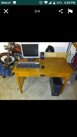Computer set with everything u need with Windows 10 plus three hard drives one have nothing on it brand new