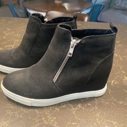 Girls Wedge Bootie Sneakers - Size 5