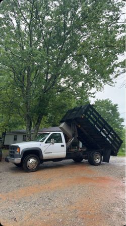 Dump truck