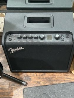 Fender Mustang LT25 with cover