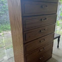 Chest Of Drawers / Dresser 