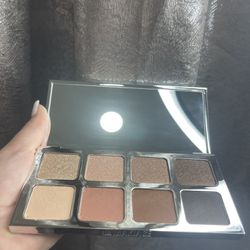 Eyeshadow Palette Strong Pigment , Expensive Brand 