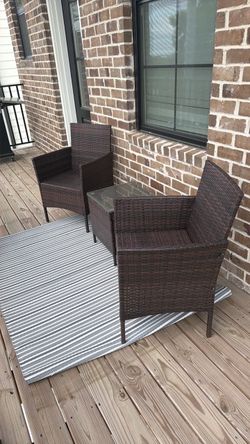 Patios chairs and table (free outdoor rug)