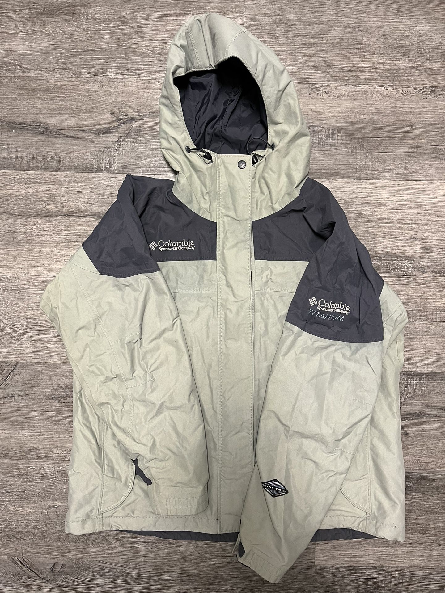 Columbia Titanium  Women’s XL beige  Green Waterproof Zip Up Hooded Jacket