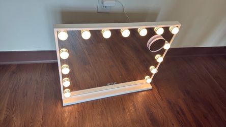 Hollywood Vanity Mirror with LED Bulbs