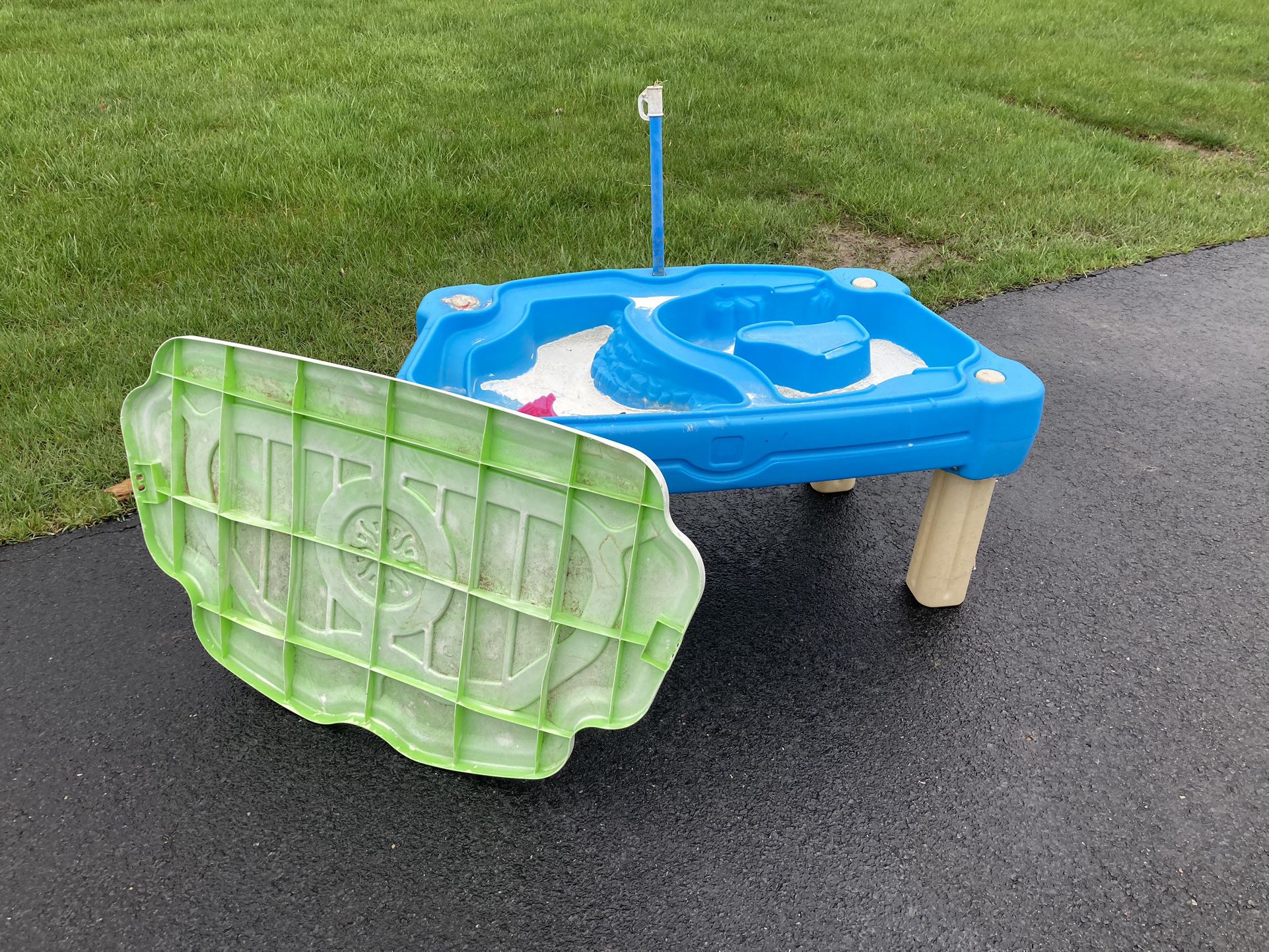 Plastic water/sand Table