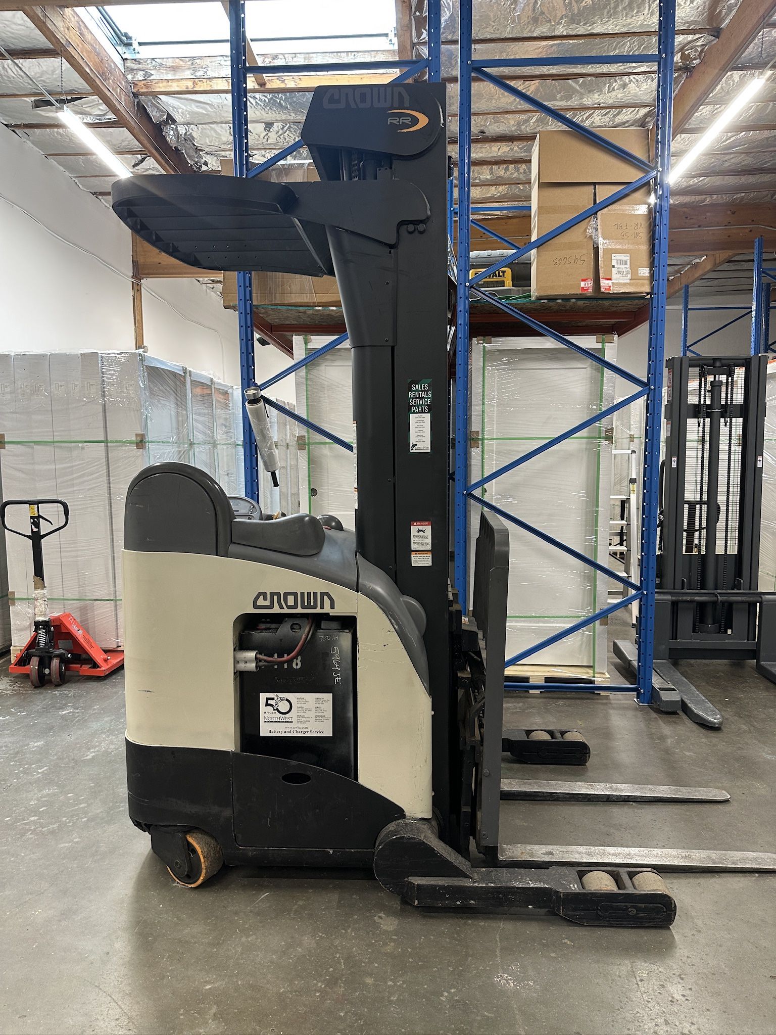 Crown, Reach Truck/ Forklift