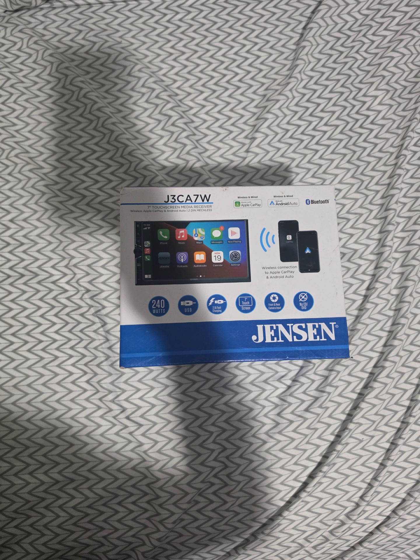 Apple car plays Jensen