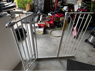 Walk trough dog gate