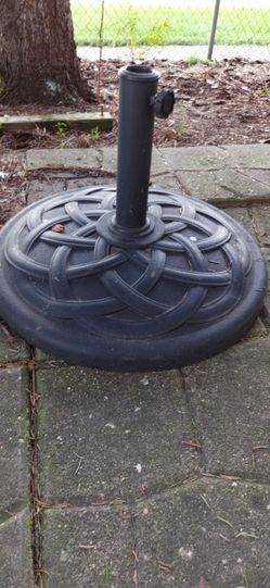 GIANTEX 43 lbs Patio Market Umbrella Base, 21.5" Heavy Duty Outdoor Stand
Classic Round Resin Umbrella Base with Cast Iron Holder, 1.5"-1.9" Pole, for