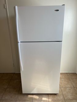 Amana 6.5 cu ft Freestanding Top-Freezer Refrigerator Excellent Workin