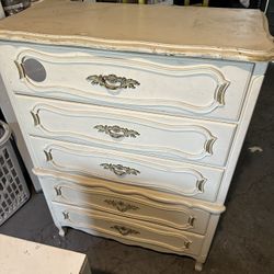 Vintage dresser desk and two nightstands needs to be painted good condition