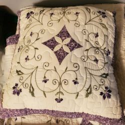Twin Size Quilt,  One Sham And Decorative Pillow.