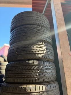 205/55-16 Yokohama Tires con 70% de vida las 4
