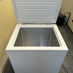 Frigidaire 5.0 cubic feet Floor Freezer