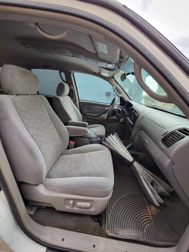 2005 Toyota Sequoia