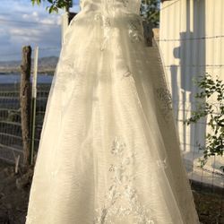 Brand New Never Worn Hebeos Wedding Dress