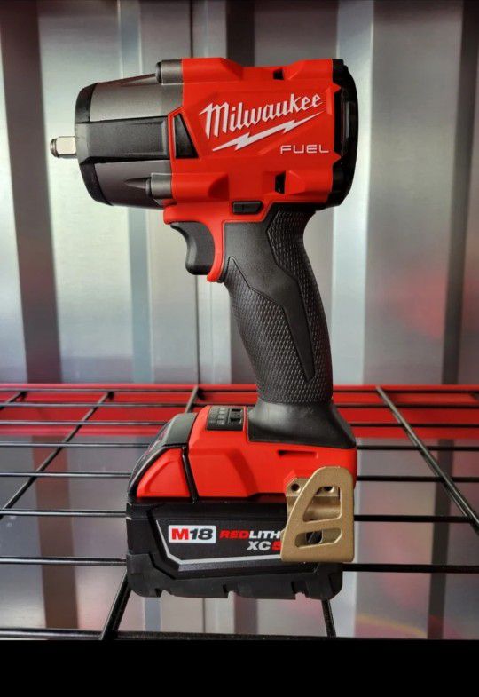 FREE BATTERY! Milwaukee M18 FUEL 3/8" Mid Torque 600ftlb  Impact Wrench