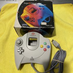 Sega Dreamcast controller with box
