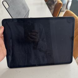 Excellent Condition 512GB iPad Pro 11” (M1) + Magic Keyboard bundleo