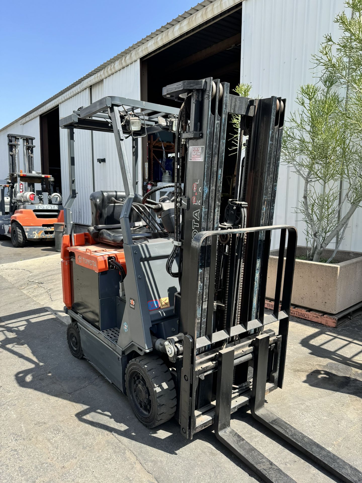 2014 TOYOTA ELECTRIC FORKLIFT 