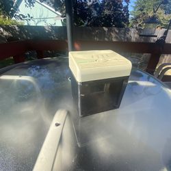 (Need To Get Rid Of) Small 6 in x 8 in x 9 in Paper Shredder