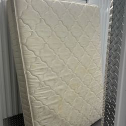 Queen Size Serta Bed 