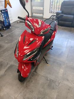 150cc moped with key and title in hand