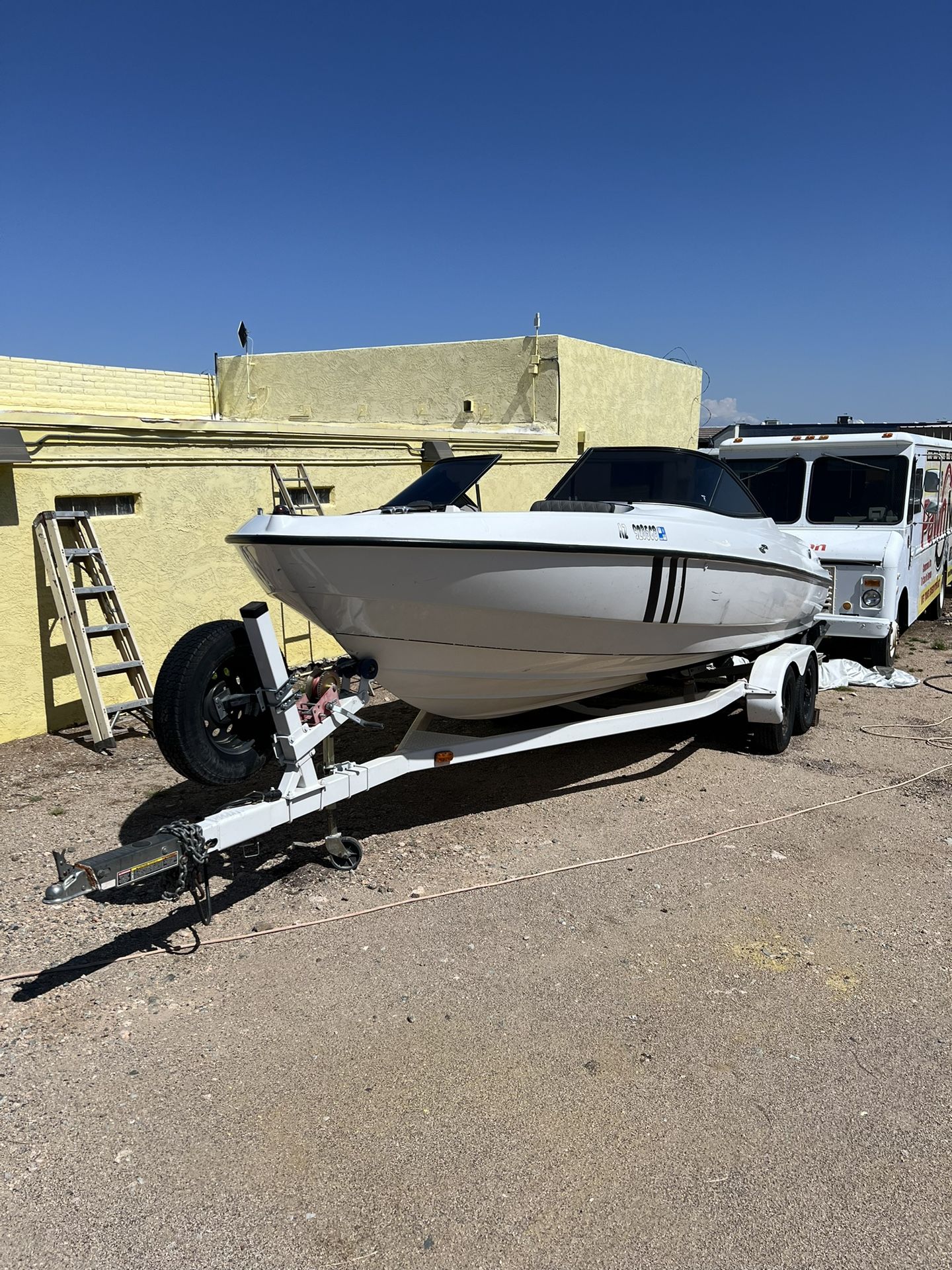 2006 Bayliner 225 Bowrider Boat w/ Trailer