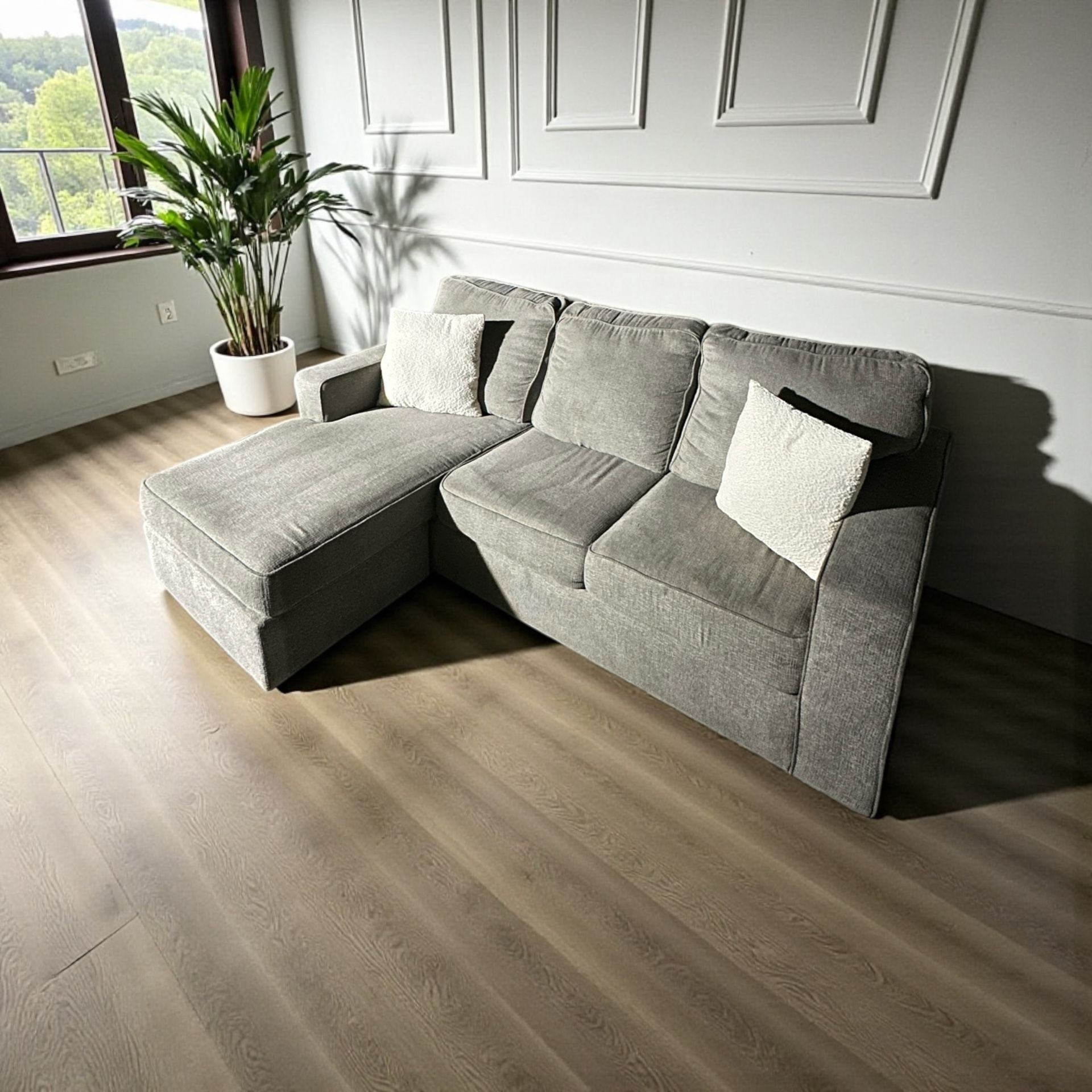 FREE DELIVERY! 🚚 Ashley Furniture Reversible Chaise Sectional – Excellent Condition