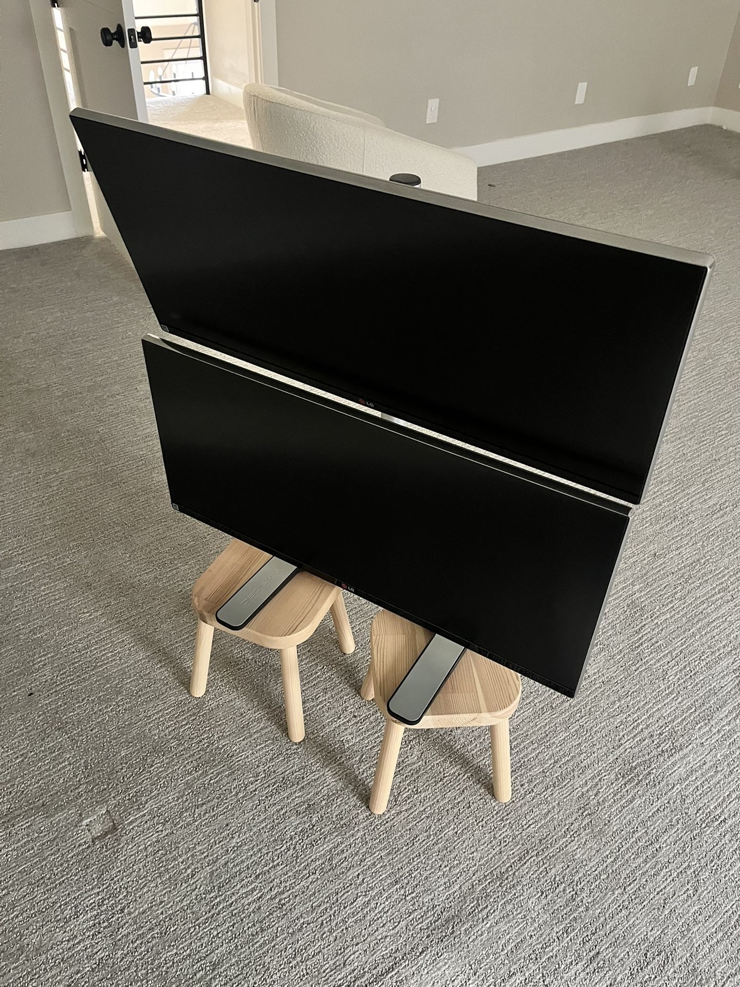Dual 34" LG Monitor  Set Up With Stand