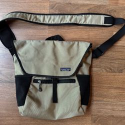 Vintage Patagonia Vertical Mass Messenger Shoulder Cross Body Computer Bag Khaki