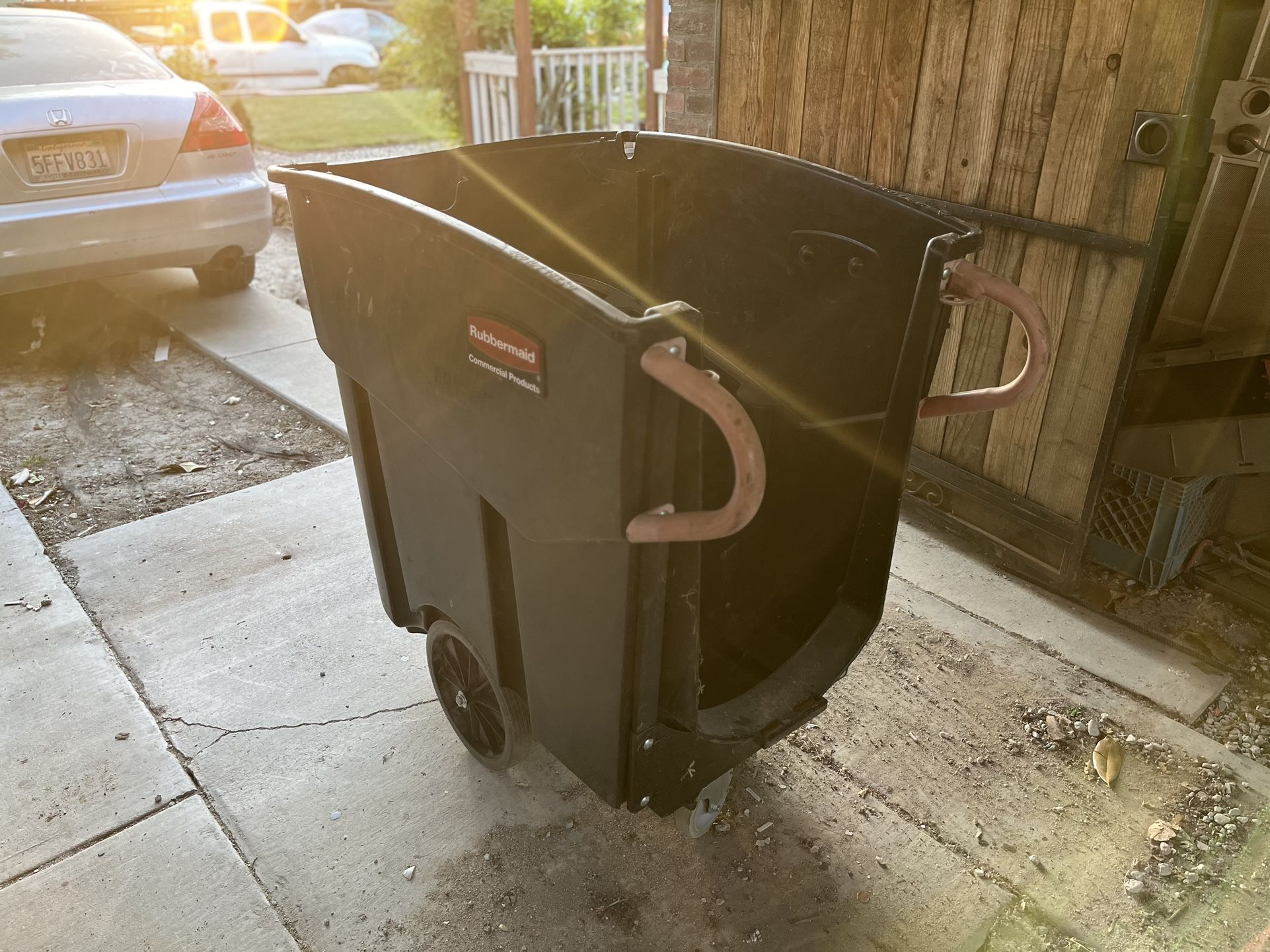 Rubbermaid Tilt Bin