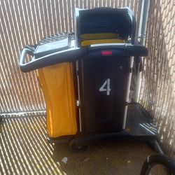 Rubbermaid Security Cleaning Cart