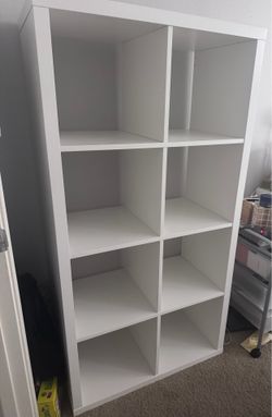 White 8-Cube Storage Shelf – Excellent Condition