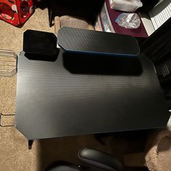 Gamer Desk And Chair 