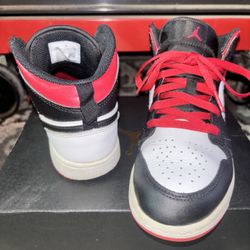Nike Jordan 1 Mid